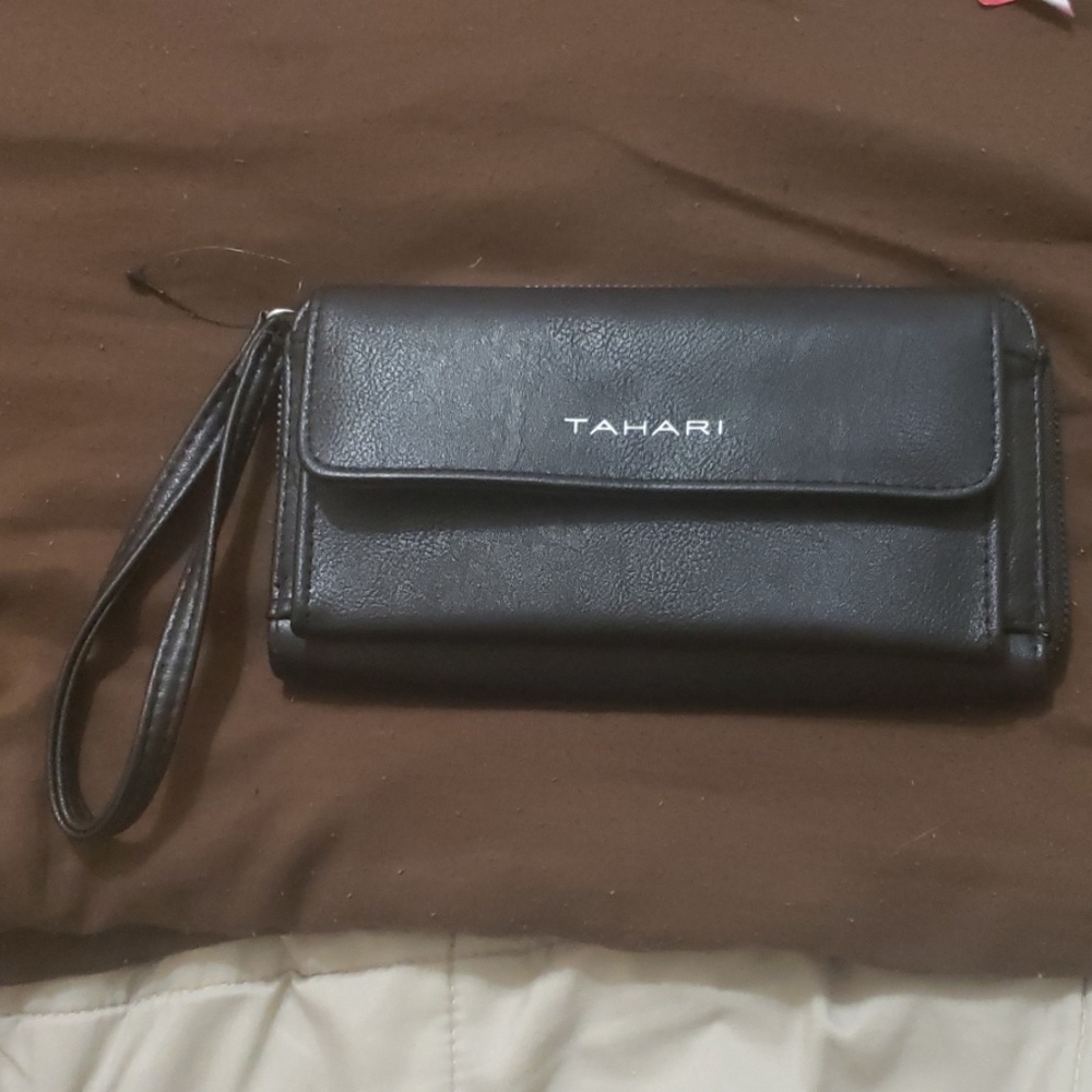 BRAND NEW Tahari womans black wristlet